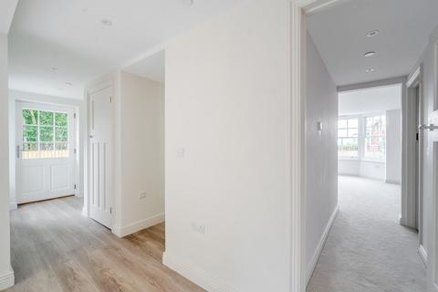Flat 2, Woodlands Pikes Hill, Lyndhurst, SO43 7AY