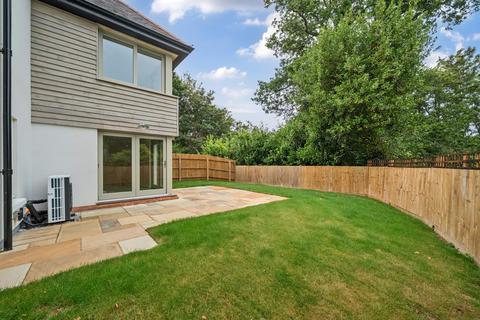 Flat 2, Woodlands Pikes Hill, Lyndhurst, SO43 7AY