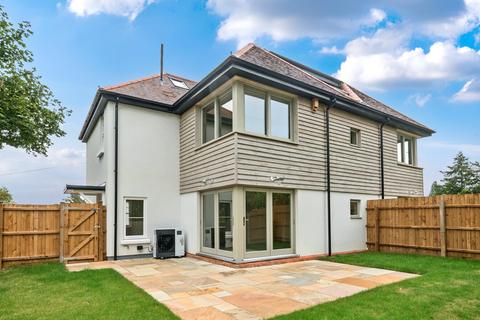 Flat 2, Woodlands Pikes Hill, Lyndhurst, SO43 7AY