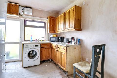 3 bedroom end of terrace house for sale, West Avenue, Woodlands, Doncaster