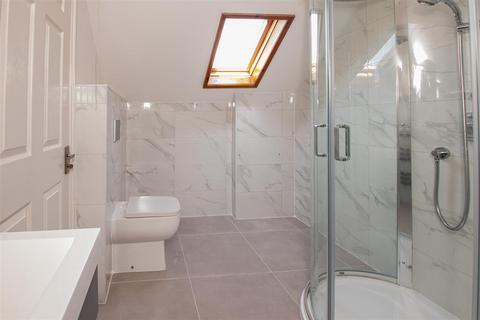 4 bedroom detached bungalow to rent, Wilmin Grove, Loughton