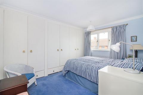 27 Abbots Way, Morpeth, NE61 2LY