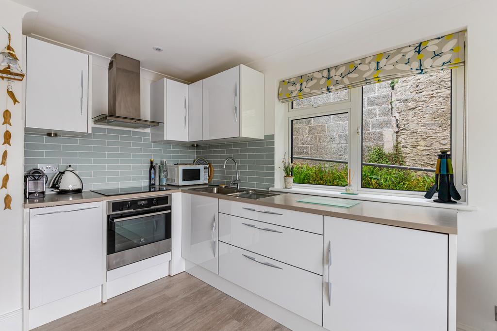 A12 - Flat 3 Whiteladies New Road Stoke Fleming -