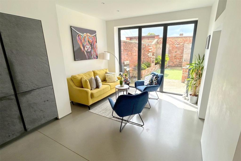 Rear Lounge Area 1