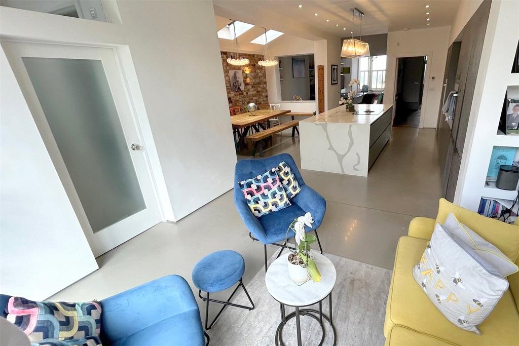 Rear Lounge Area 2