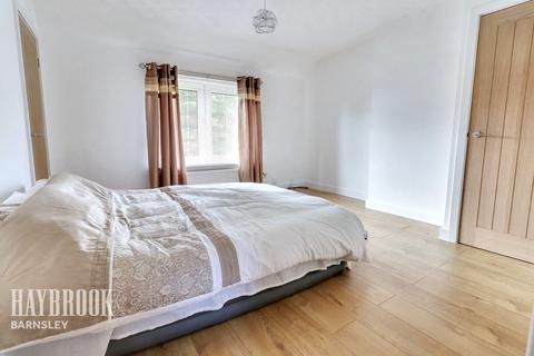 17 Cliffedale Crescent, Worsbrough, Barnsley, S70 4AR
