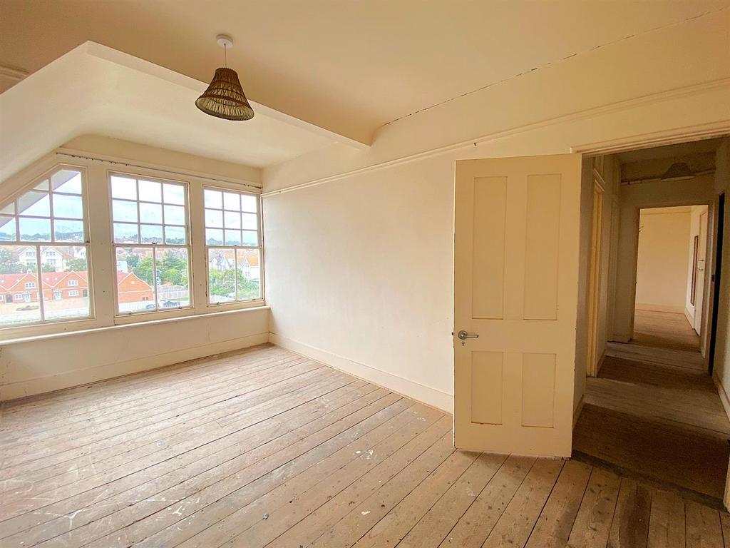 16 Knole Ct - Lounge1.jpg