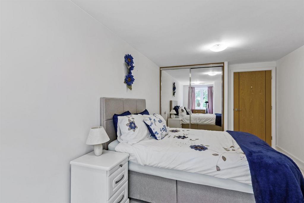 04-5957 CH 22 CRAYSHAWCOURT RG48 EQ MCS83865 -19-medi