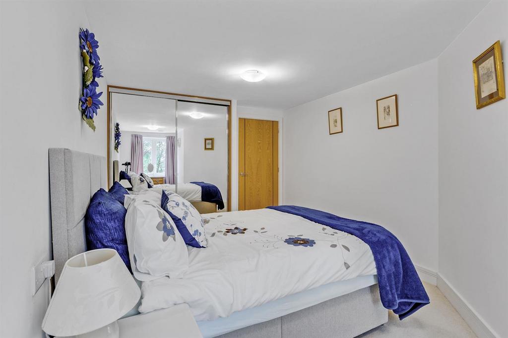 05-1724 CH 22 CRAYSHAWCOURT RG48 EQ MCS83865 -22-medi
