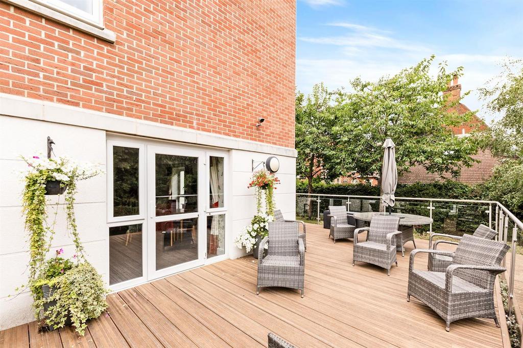 15-ce45 CH 22 CRAYSHAWCOURT RG48 EQ MCS83865 -57-medi