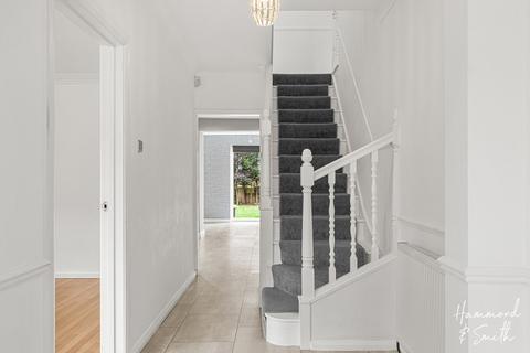 4 bedroom semi-detached house for sale, Baldocks Road, Epping CM16