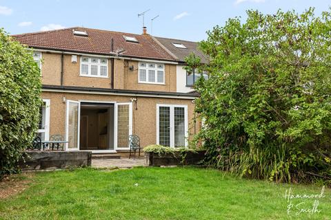 4 bedroom semi-detached house for sale, Baldocks Road, Epping CM16