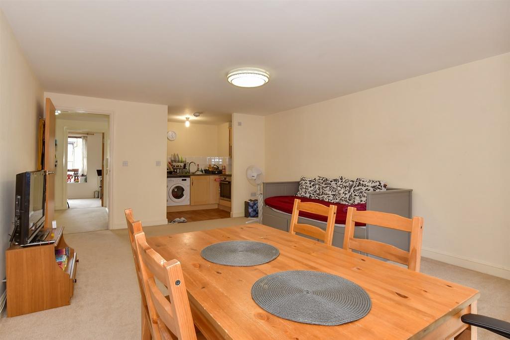 Lounge/Dining Area