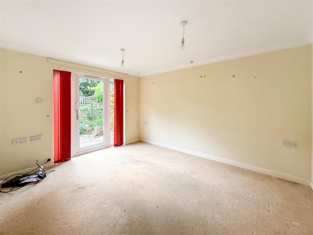Ground floor bedroom/second reception space