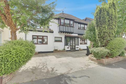4 bedroom detached house for sale, Caulfield Road, Southend-on-Sea, SS3