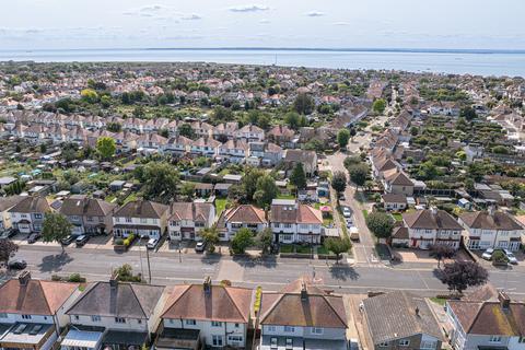 4 bedroom detached house for sale, Caulfield Road, Southend-on-Sea, SS3