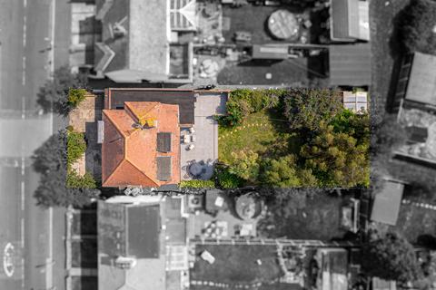 4 bedroom detached house for sale, Caulfield Road, Southend-on-Sea, SS3