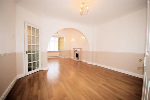 2 bedroom end of terrace house to rent, Saints Area Luton