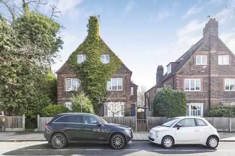 3 bedroom flat for sale, Valley Road, London SW16