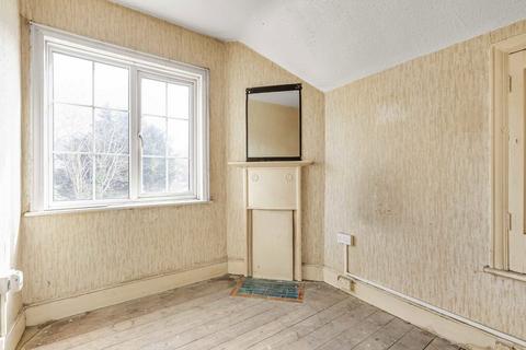 3 bedroom flat for sale, Valley Road, London SW16