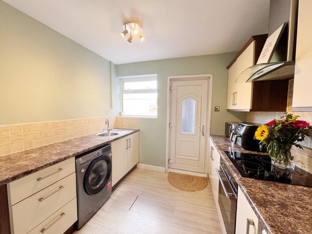 Kitchen 2.jpg