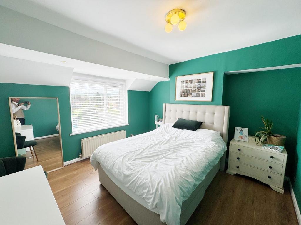 Bedroom 1 1.jpg
