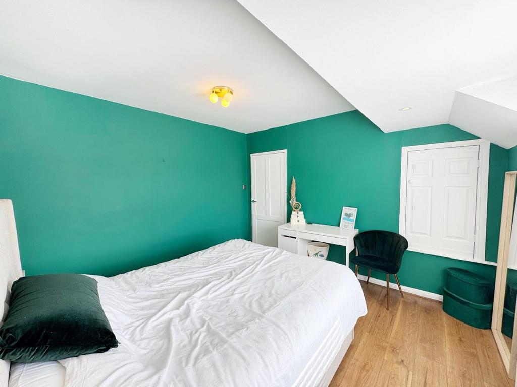 Bedroom 1 3.jpg