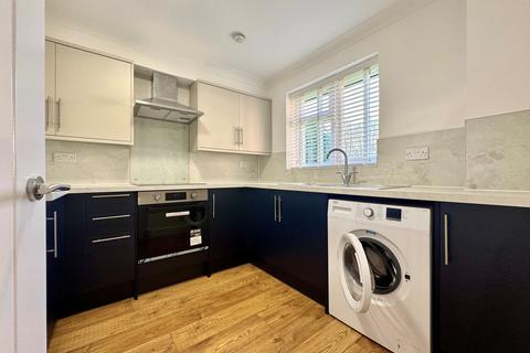 2 bedroom flat to rent, Woodrose Lodge, Lupin Drive, Chelmsford, Essex, CM1 6FS