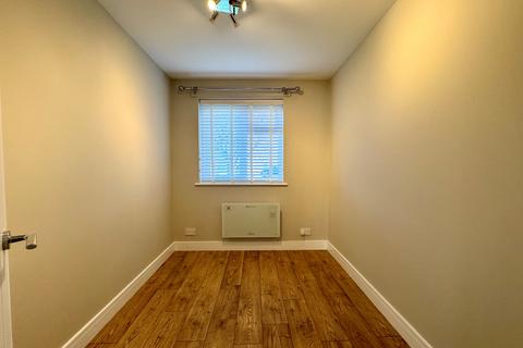 2 bedroom flat to rent, Woodrose Lodge, Lupin Drive, Chelmsford, Essex, CM1 6FS