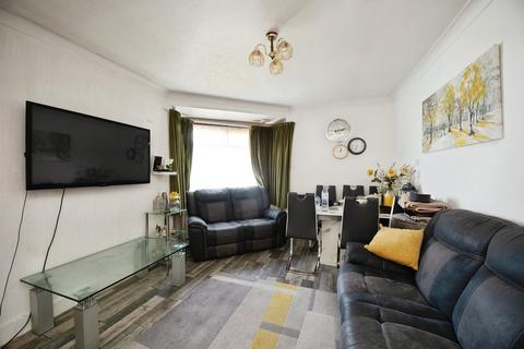 2 bedroom semi-detached bungalow for sale, Lawns Way, Romford RM5