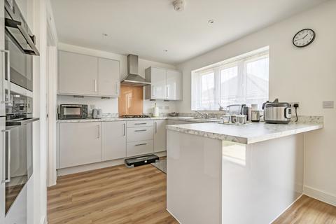 undefined, Pettit Place, Reading RG2
