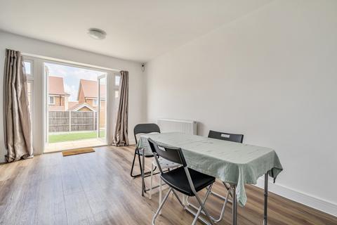 undefined, Pettit Place, Reading RG2