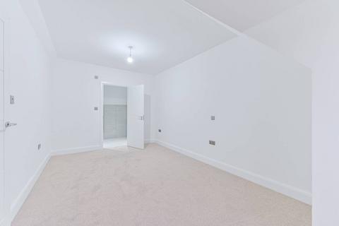 3 bedroom house for sale, 3 Kingswood Way, South Croydon CR2