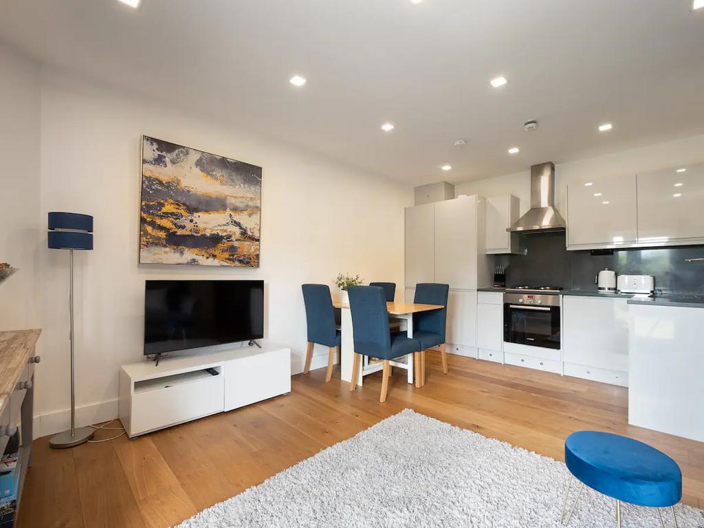 Kitchen-lounge