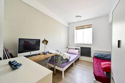 3 bedroom flat for sale, Wandle Way, Earlsfield, London, SW18