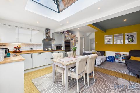 4 bedroom semi-detached house for sale, Raybourne Avenue,  Poulton-le-Fylde, FY6