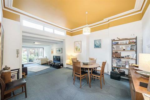 2 bedroom flat for sale, Walm Lane, London NW2