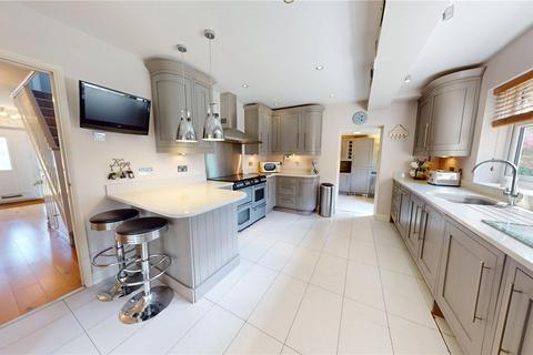 4 bedroom detached house for sale, Southend Road, Stanford-le-Hope, Essex, SS17