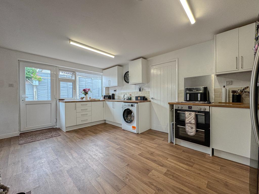 Kitchen (2)