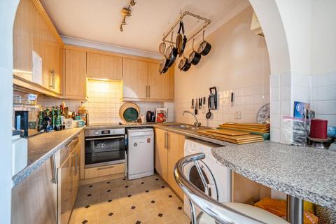 2 bedroom flat for sale, Chertsey,  Surrey,  KT16
