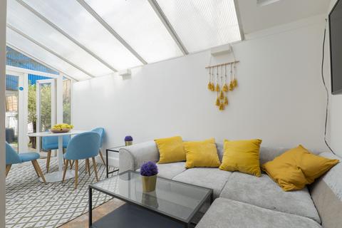 7 bedroom terraced house for sale, Loftus Road, Shepherds Bush, London, W12