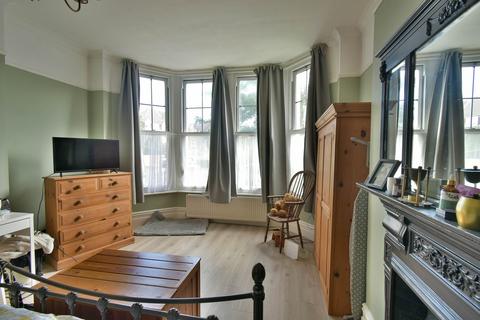 2 bedroom ground floor flat for sale, Wickham Avenue, Bexhill-on-Sea, TN39