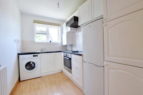 2 bedroom flat to rent, Redwood Close, Hillingdon, UB10