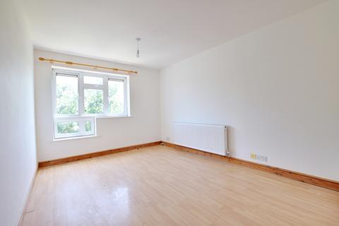 2 bedroom flat to rent, Redwood Close, Hillingdon, UB10