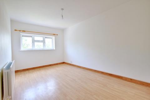 2 bedroom flat to rent, Redwood Close, Hillingdon, UB10