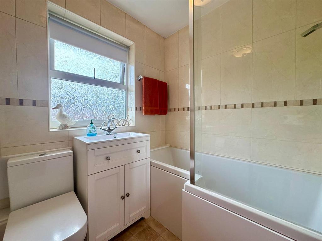 Family bathroom.jpg