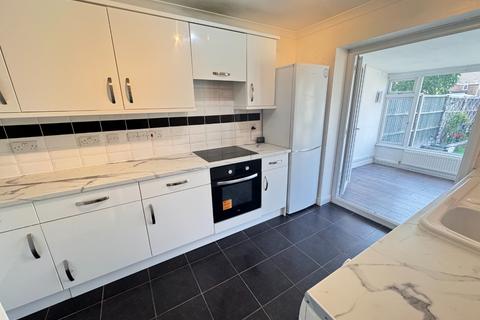2 bedroom semi-detached house to rent, Hornsby Close, Luton, Bedfordshire, LU2 9HP
