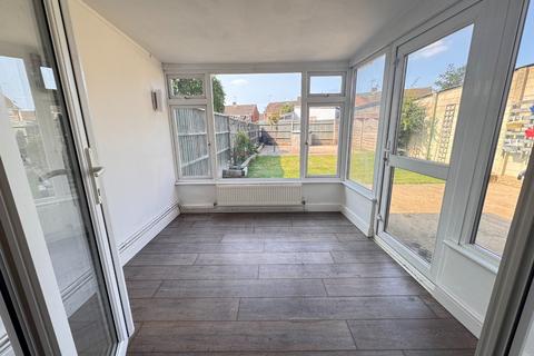 2 bedroom semi-detached house to rent, Hornsby Close, Luton, Bedfordshire, LU2 9HP