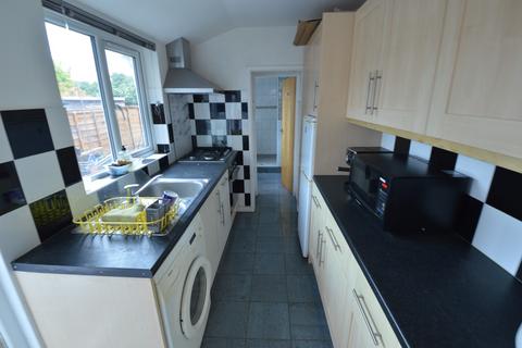 2 bedroom terraced house to rent, Cambridge Street, Luton, Bedfordshire, LU1 3QT
