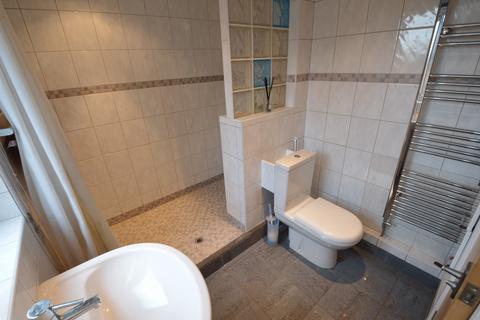 2 bedroom terraced house to rent, Cambridge Street, Luton, Bedfordshire, LU1 3QT